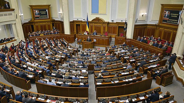 Парламентарии не торопятся поднимать пенсии тем, кто их уже заработал Фото из архива "Сегодня"