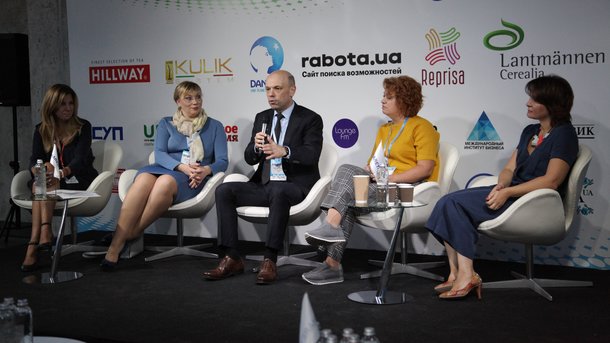 Украинские работодатели борются за 20-летние таланты