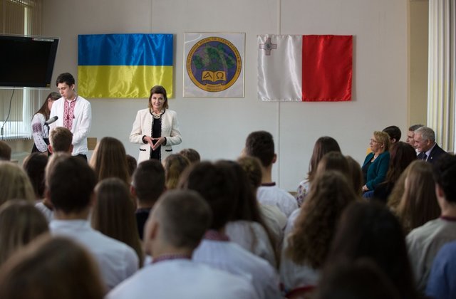 Марина Порошенко и Мари-Луиз Колейро Прека побывали в киевской школе №155. Фото: president.gov.ua