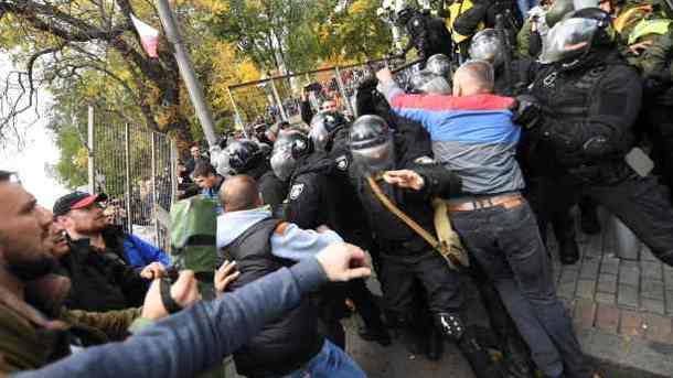 Противостояния под Радой. Фото: AFP