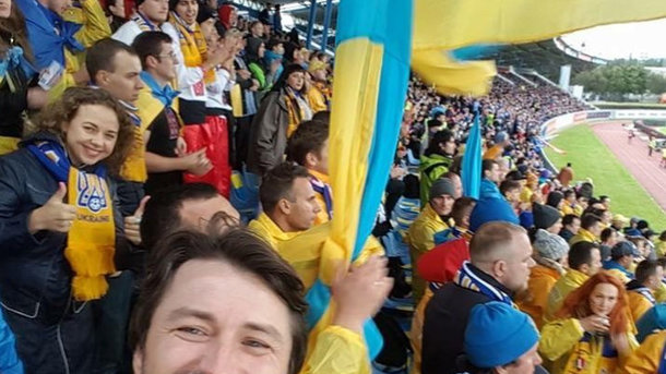 "Вірні збірній" на стадионе в Рейкьявике. Фото Instagram