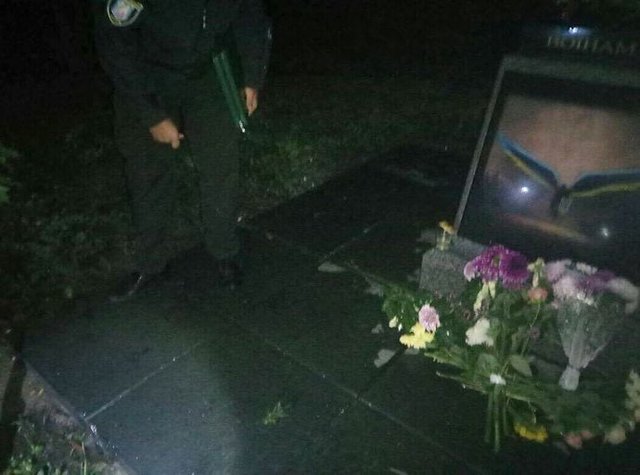 Памятник воинам АТО в Киеве пострадал второй раз за сутки, фото Дмитрий Белоцерковец