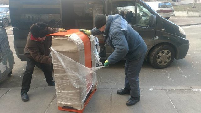 Контейнеры устанавливают по всему городу. Фото: facebook.com/akconua
