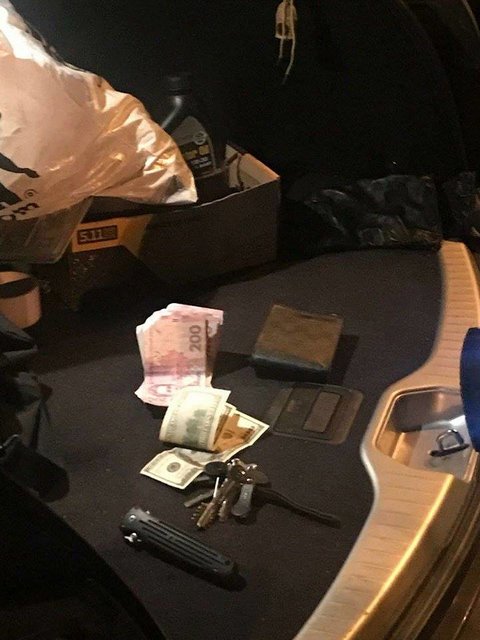 Таможенника задержали после получения очередной суммы. Фото: facebook.com/kyiv.gp.gov.ua