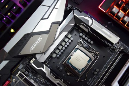 Процессоры Intel Core i9-9900K, Core i7-9700K и Core i5-9600K протестировали в Geekbench