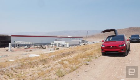 Tesla пришлось приостановить производство из-за пожара на заводе Gigafactory